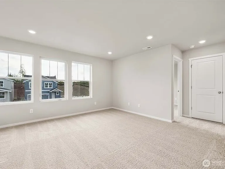 4039 23rd Ave NE — Photo 19