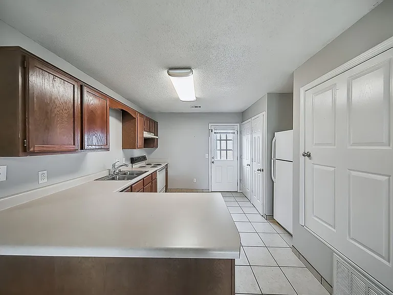 102 NW Park St #1 — Photo 6