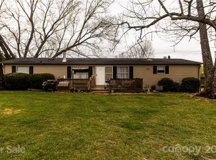 400 Fruitland Cemetery Rd, Hendersonville, NC 28792