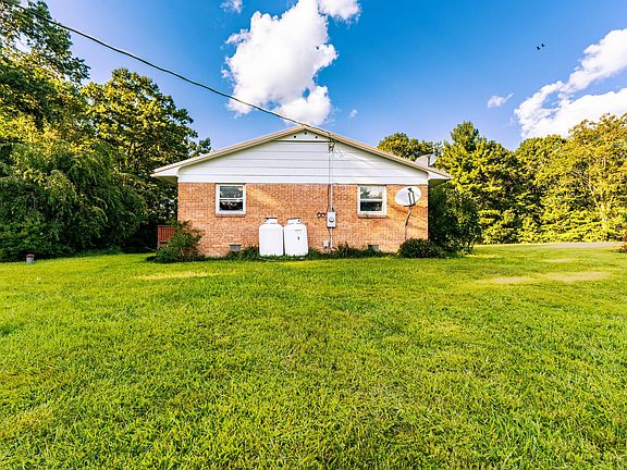 3rd image of 184 Peyton Ln