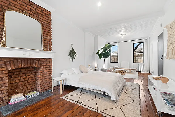 Sold by Compass | media 25