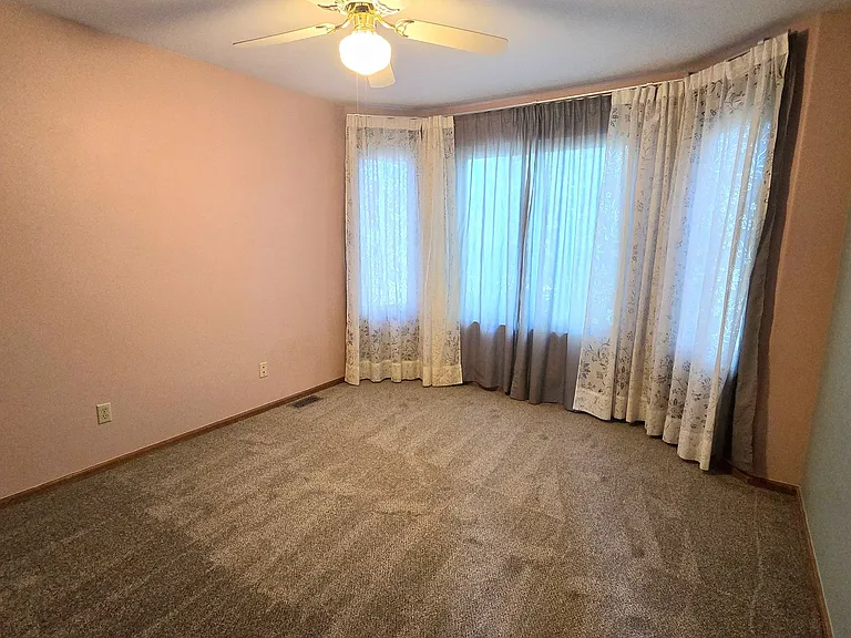 305 Holbrook St — Photo 18