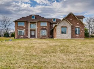 39802 Jonathan Knolls Ln, Wadsworth, IL 60083
