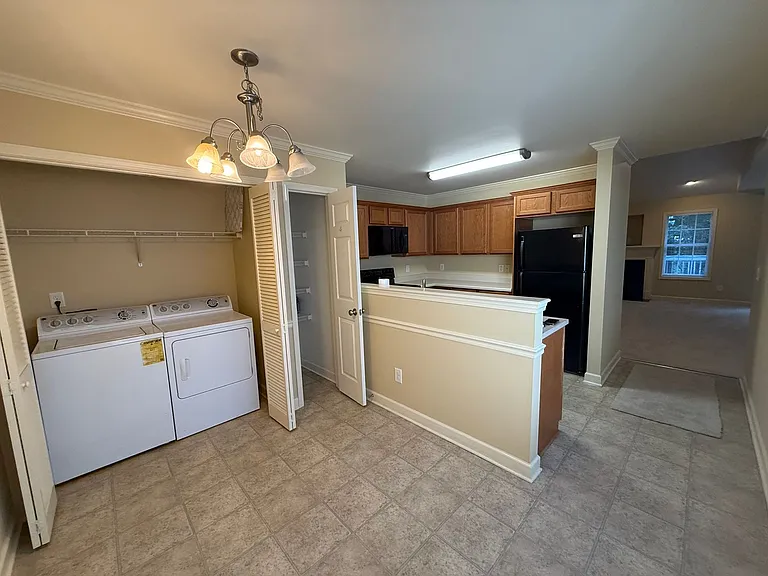 607 Westpark Ct — Photo 7