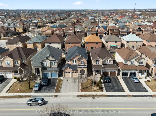 62 Don Minaker Dr, Brampton, ON L6P 1R3