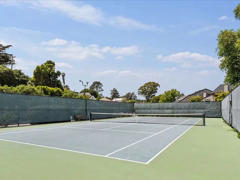Tennis / pickleball court in complex