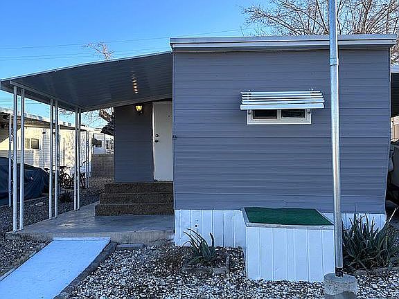 2nd image of 2830 Palm St #329