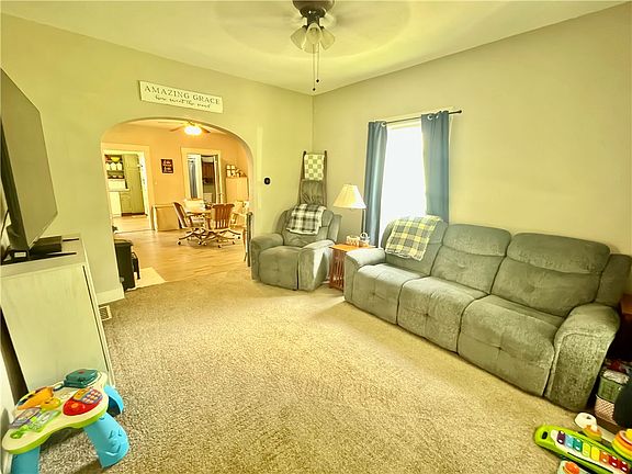 2nd image of 904 N 10th St