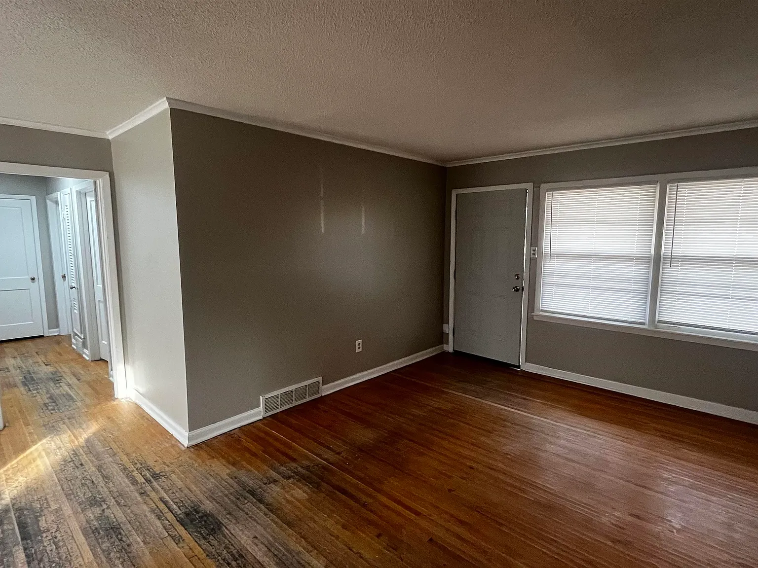 3 bed, 1.0 bath, 980 sqft, $1,095 — Photo 4