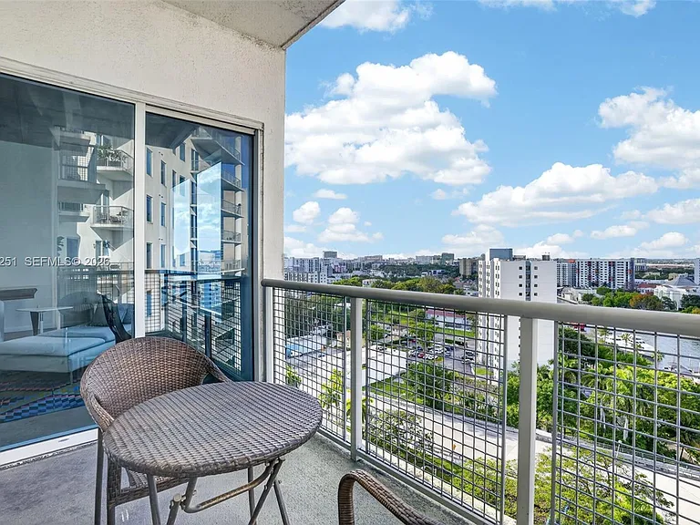 10 SW South River Dr #1410 — Photo 9