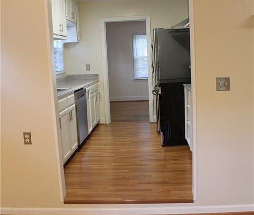 2nd image of 906 McCormick St