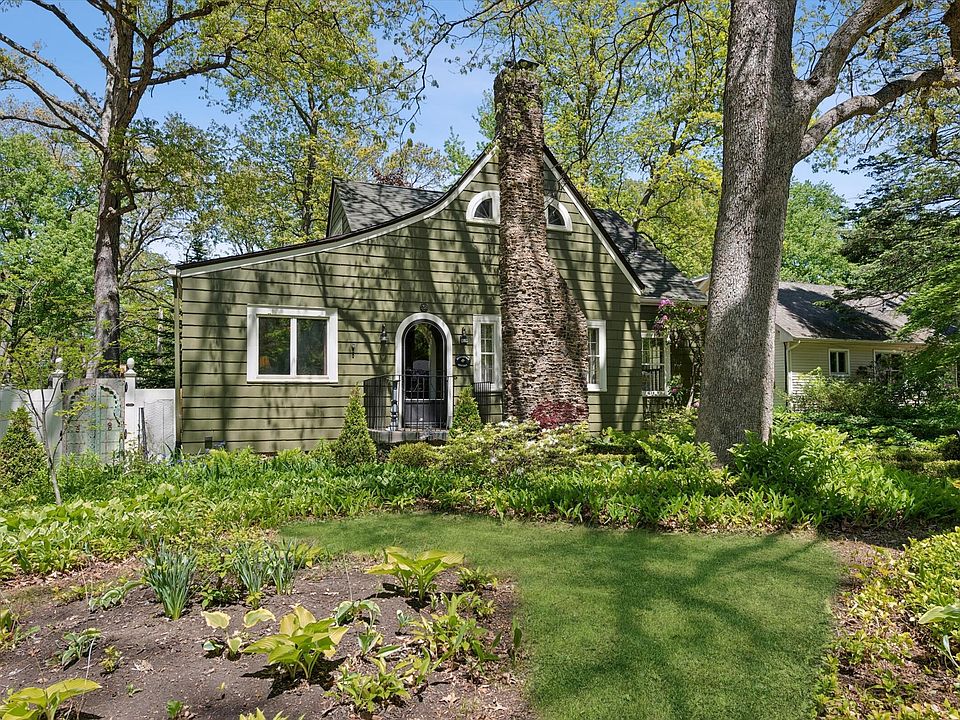 1st image of 558 Woodlawn Dr