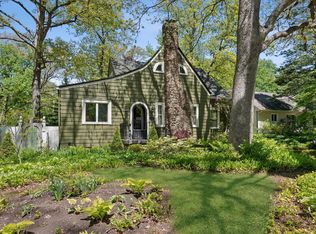 558 Woodlawn Dr, Valparaiso, IN 46385
