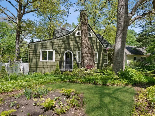 558 Woodlawn Dr, Valparaiso, IN 46385