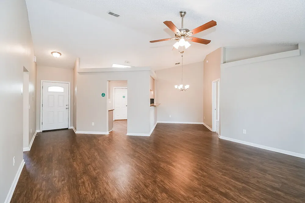 3 bed, 2.0 bath, 1194 sqft, $1,865 — Photo 4