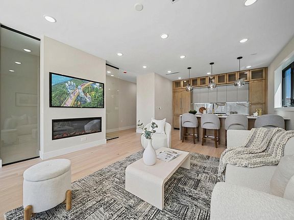 2nd image of 10 Elizabeth St Unit 2