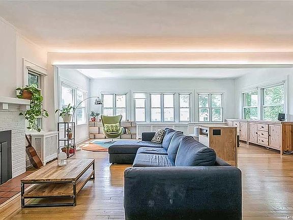 2nd image of 123 Franklin Ave