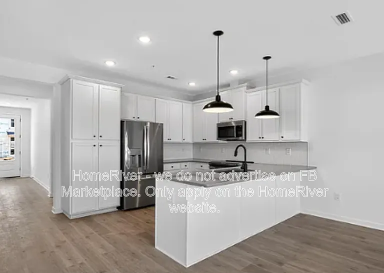 228 Clement Loop — Photo 2