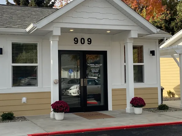 Sunrise Village Apartments, 909 Travois Way #02c3fc1e0, Moscow, ID 83843