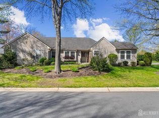 33 Hillsborough Dr, Monroe Township, NJ 08831