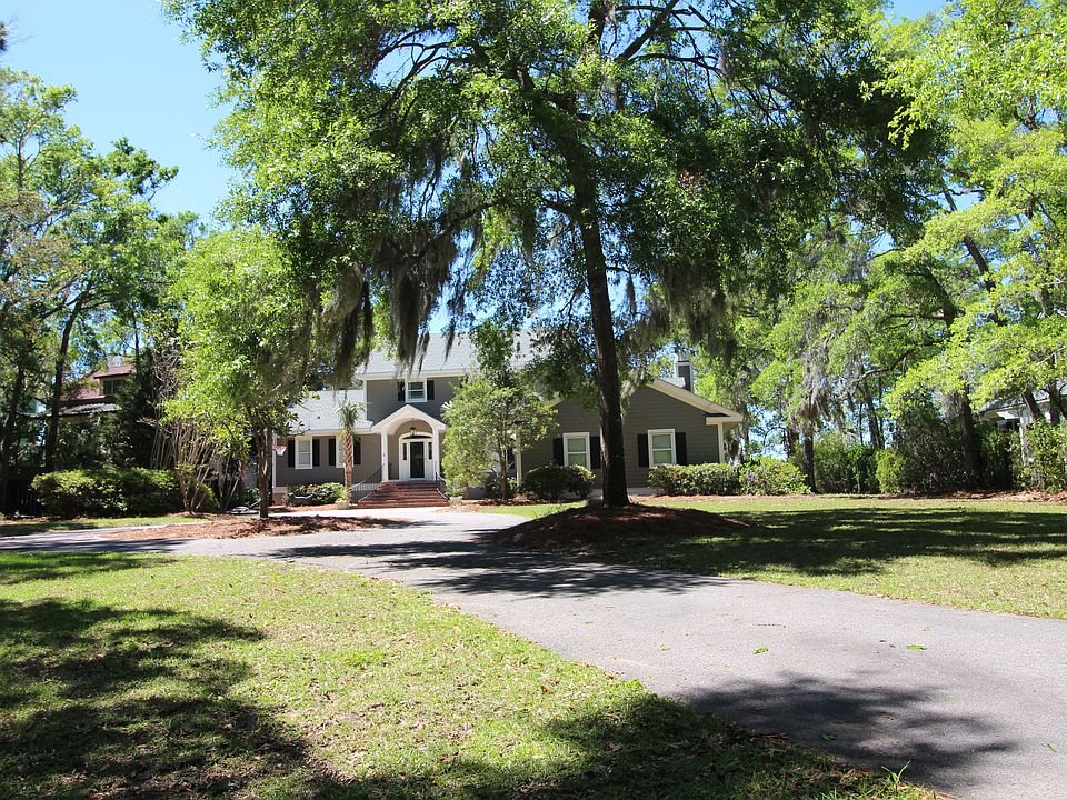 Large front private yard