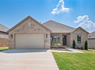 101 S Eagle Mountain St, Prairie Grove, AR 72753