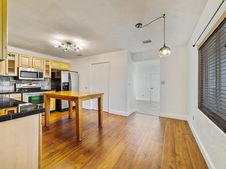 1652 Berkshire Ave — Photo 23