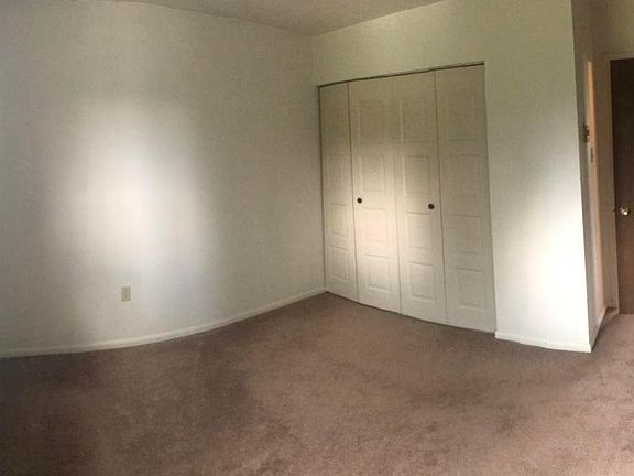4th image of 405 Blackhawk Rd APT 18