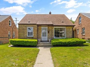 5421 W Keefe Ave, Milwaukee, WI 53216