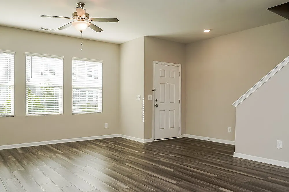 3 bed, 2.5 bath, 1590 sqft, $1,625 — Photo 4