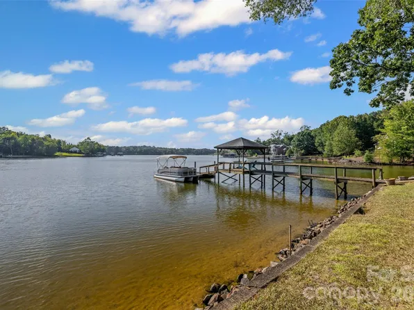 201 Price Place Ln, York, SC 29745