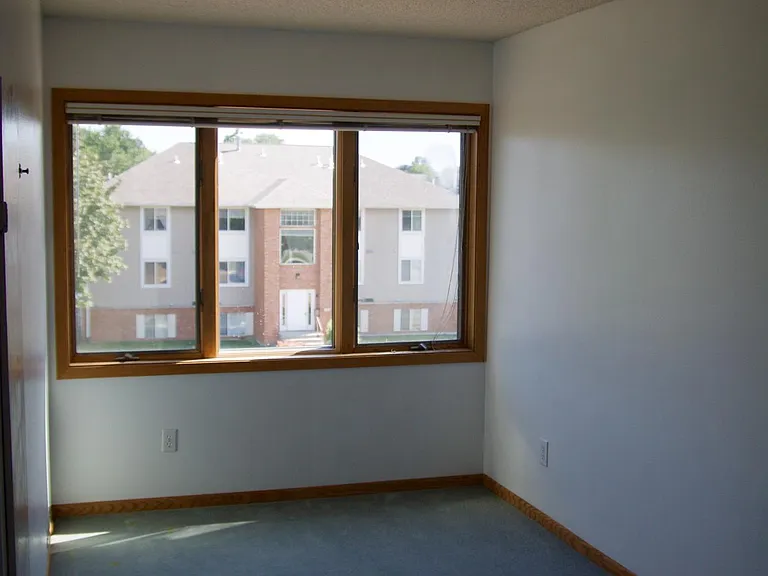 2050 Keokuk St — Photo 8