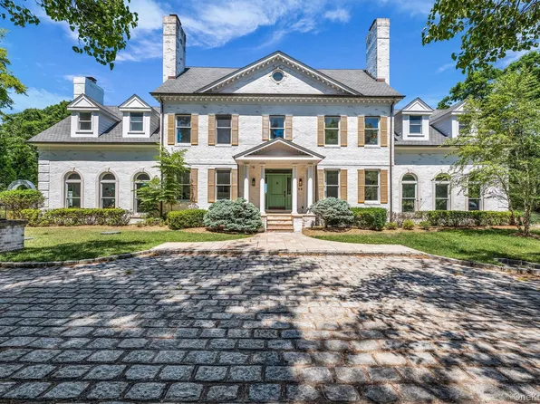 68 S Howells Point Road, Bellport Village, NY 11713