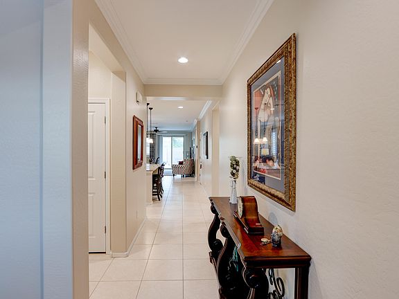 5th image of 589 N Rainbow Way