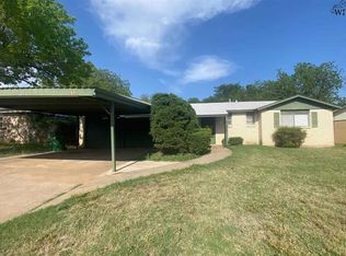 1014 Van Horn St, Iowa Park, TX 76367