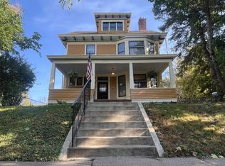 402 Eichenwald St, Saint Paul, MN 55106