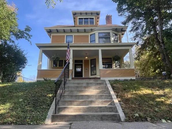 402 Eichenwald St, Saint Paul, MN 55106