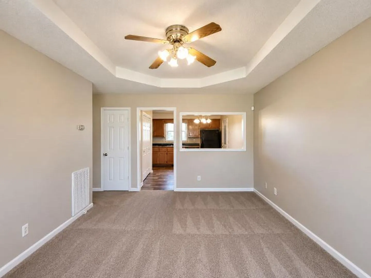 $1250 - 3 Bedroom 1.5 Bath Ranch Home — Photo 2