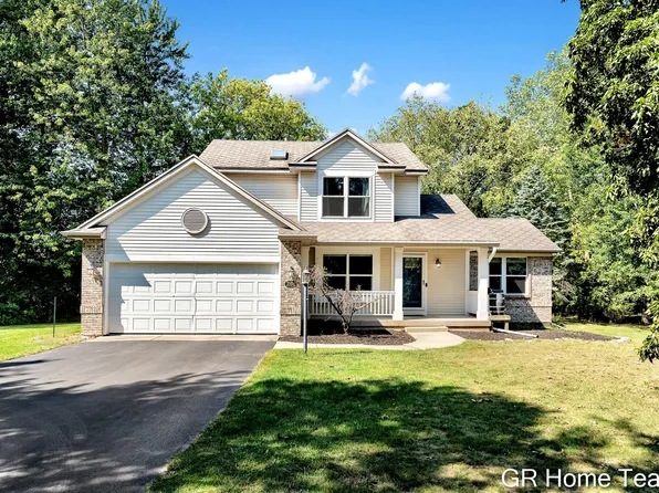 2100 Highlander Dr SE, Kentwood, MI 49508