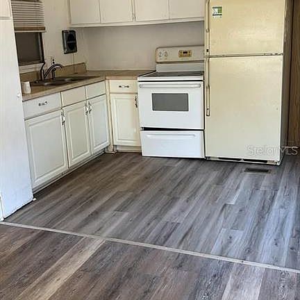 2nd image of 212 Sunset Dr