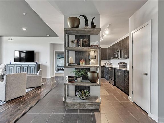 3rd image of 401 E Boyd St Suite 204