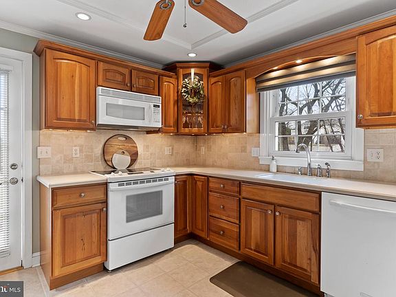 4th image of 6507 Jonestown Rd