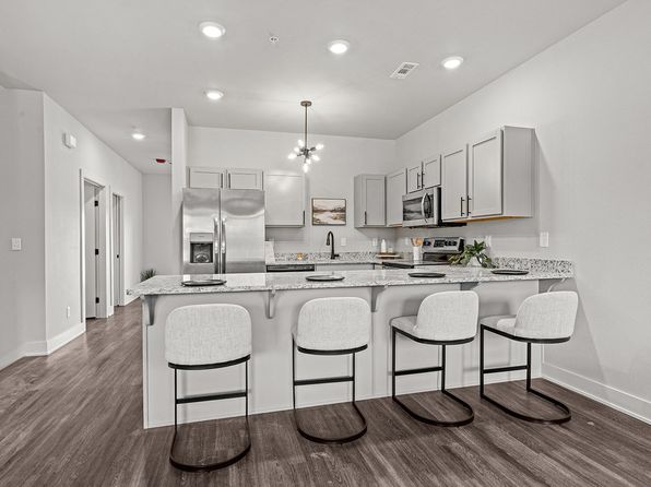 1801 NE J St #3