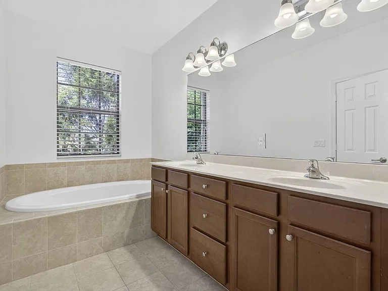 10348 Wellington Parc Dr — Photo 18