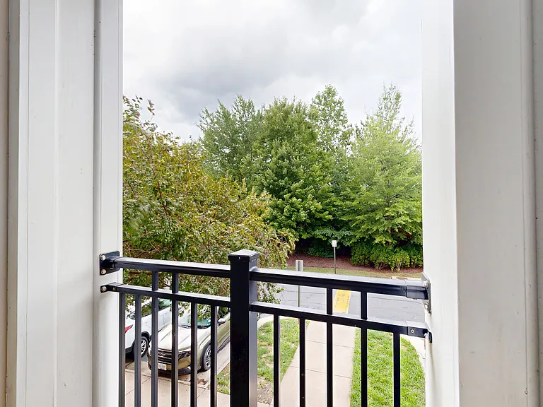 Signal Hill Apartment Homes — Photo 46