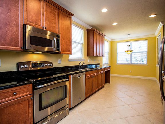 4th image of 132 Hidden Palms Ln