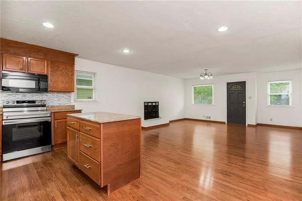 4 bed, 1841 sqft, $2,150 — Photo 4