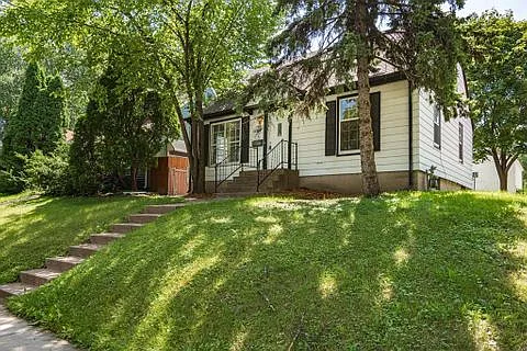1262 Minnehaha Ave E