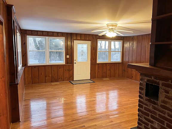 Living room, kitchen/dining perspective