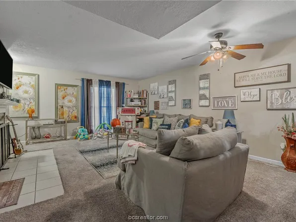 908 Navidad St, Bryan, TX 77801